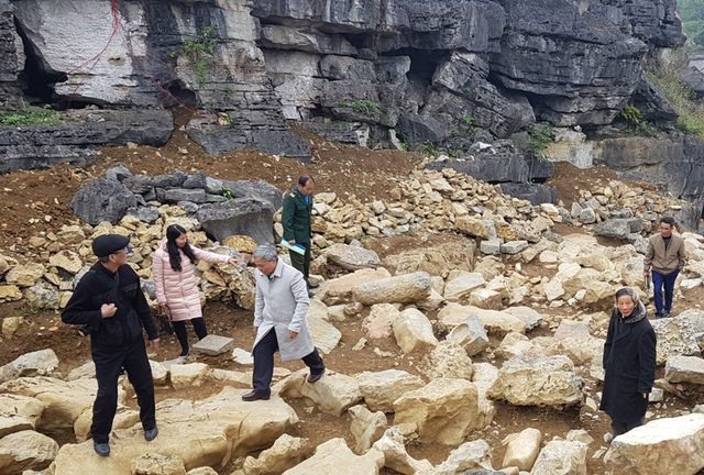 Rock-solid proof: Scientists search the Xuân Đài Mountain site. They have uncovered big stones that served as Thông Pagoda’s foundation. Image: dantri.vn