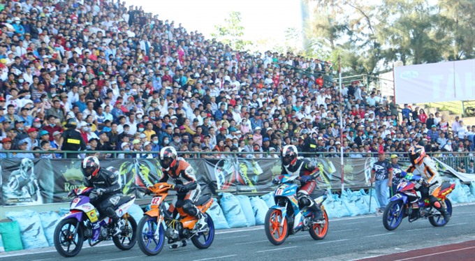 Lợi wins national motor racing champs