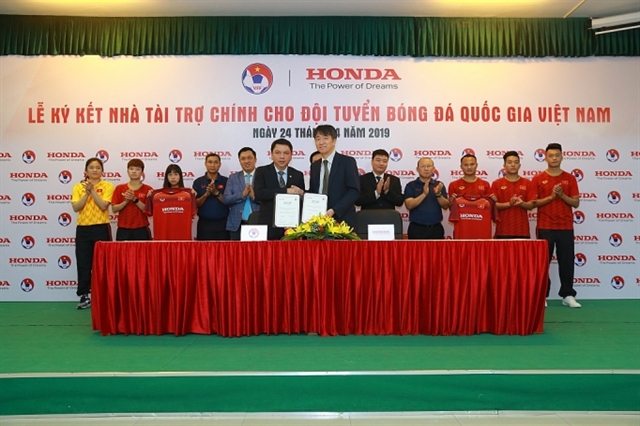 Honda Việt Nam signs on to sponsors national football teams