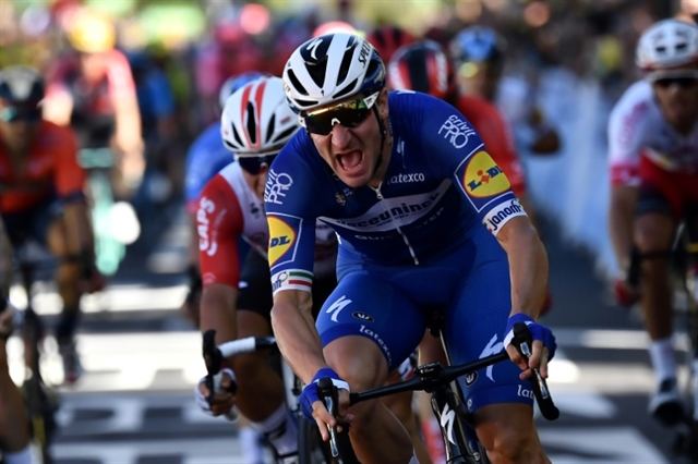 Viviani fastest as France rolls out yellow carpet for Alaphilippe
