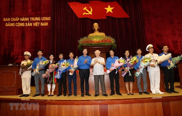 Top leader meets outstanding young Party members