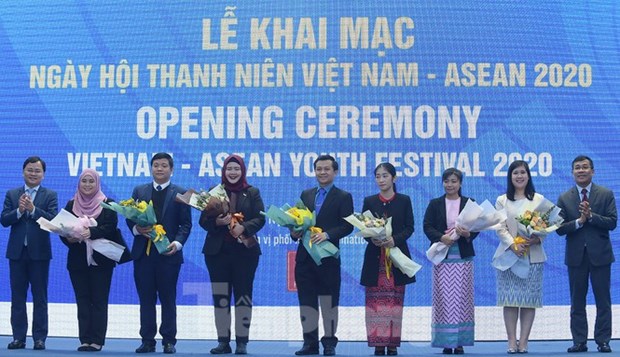 Young people from across ASEAN work together in Hà Nội