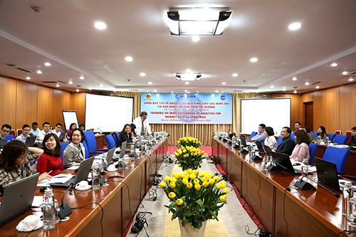 Course on sustainable debt management held in Hà Nội