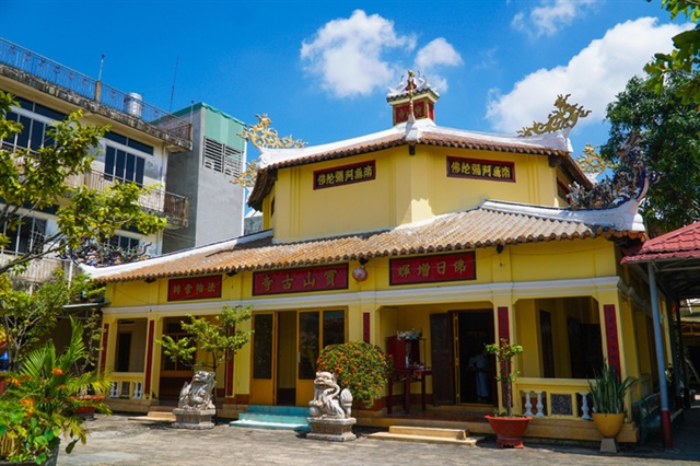 100-year-old Bửu Sơn Pagoda rests on one pillar