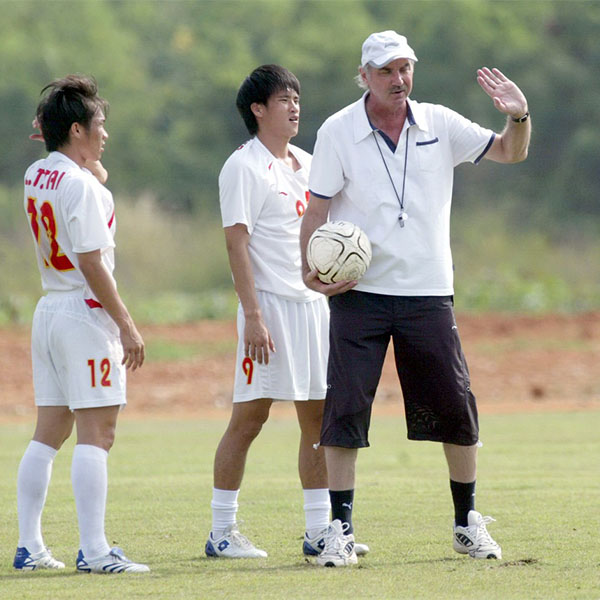 Former national team coach Alfred Riedl dies at age of 70