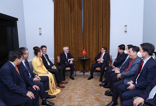 PM Chính hosts business university leaders in UK