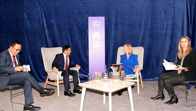 Vietnamese foreign minister meets with British counterpart on sidelines of COP26