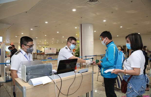 Hà Nội applies centralised quarantined for passengers from countries with Omicron