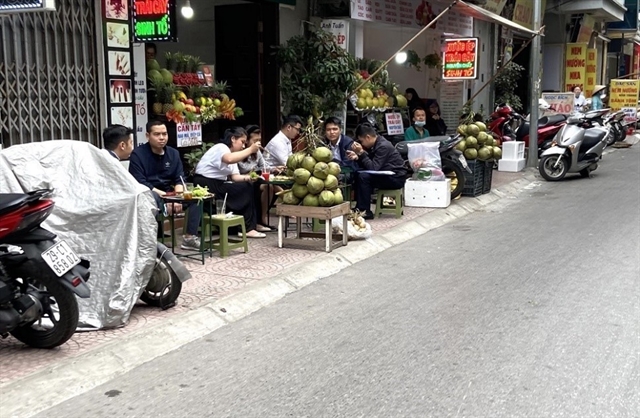 Food and beverage businesses approved for sidewalk trading in Hà Nộis downtown district