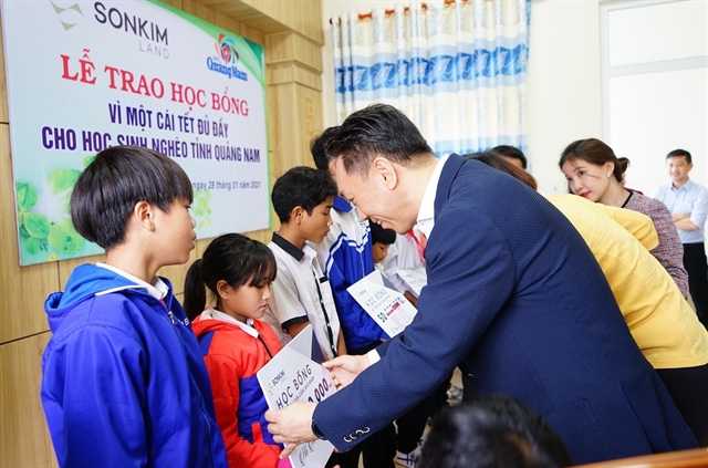 SonKim Land gives away scholarships to disadvantaged kids in Quảng Nam Province