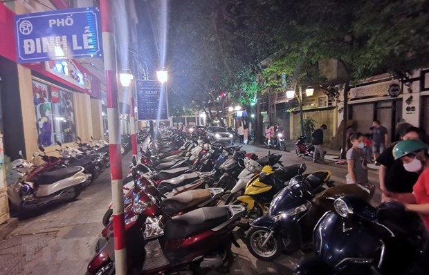 Businesses continue to encroach on pavements in Hà Nội