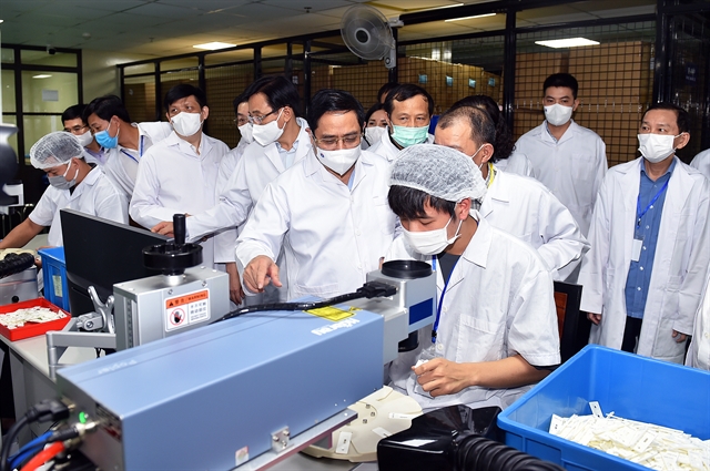 Việt Nam must produce COVID-19 vaccines no later than June 2022, says PM