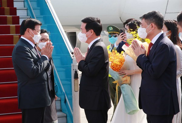 Top leader of Laos begins official friendship visit to Việt Nam