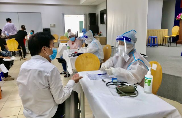 Overseas-Vietnamese experts recommend solutions to ending COVID outbreak