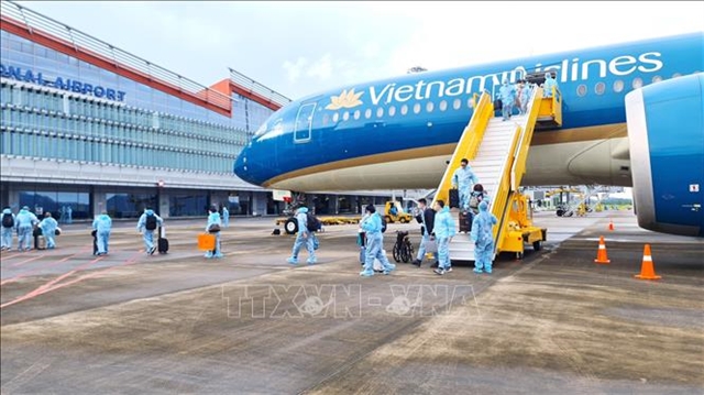Vân Đồn Airport welcomes over 300 passengers with ‘vaccine passport from France