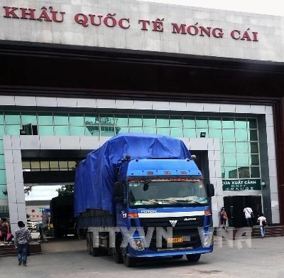 Quảng Ninh and Lào Cai halt fruit truck reception at some border gates