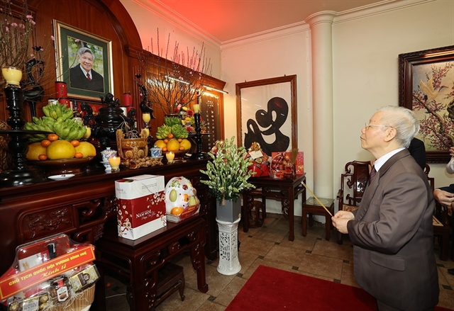 Party General Secretary Nguyễn Phú Trọng offers incense to commemorate Partys late leaders
