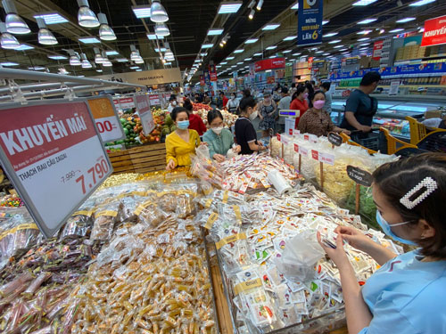 HCM City to ensure adequate supply of goods steady prices during Tết