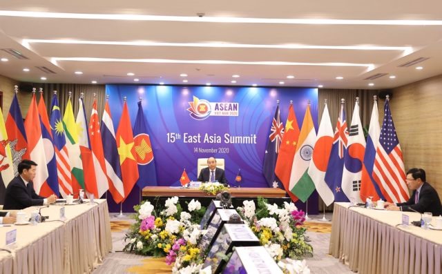 Việt Nam successfully escorts ASEAN through a tough year