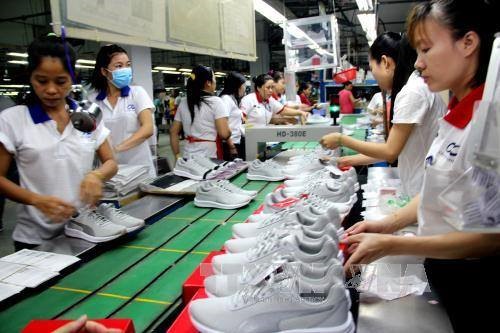 Việt Nam likely to return to trade deficit