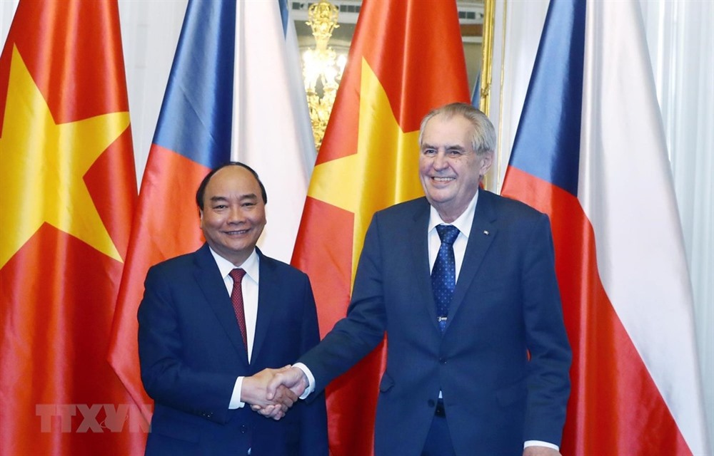 PM Phúc calls for stronger Vietnam-Czech ties