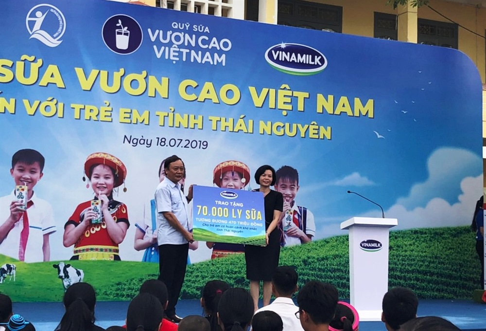 Vinamilk donates milk to disadvantaged children in Thái Nguyên