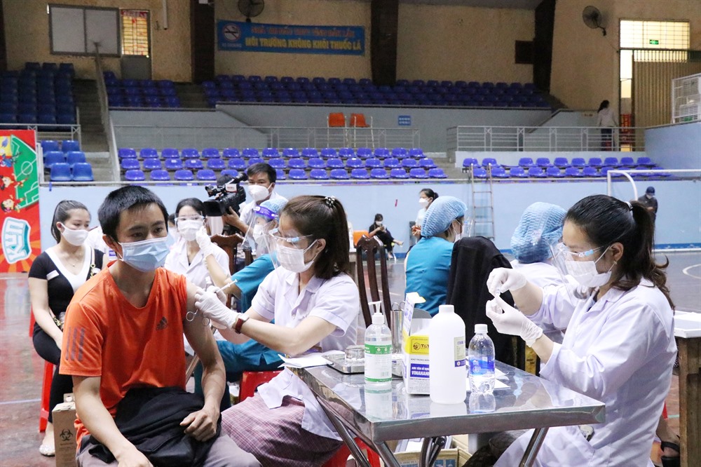 Việt Nam hits milestone of 100mln COVID-19 vaccine doses administered aiming for 100% coverage in adults