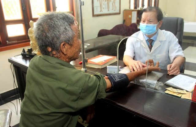 87-year-old retired physician gives free medical support to AO/dioxin victims