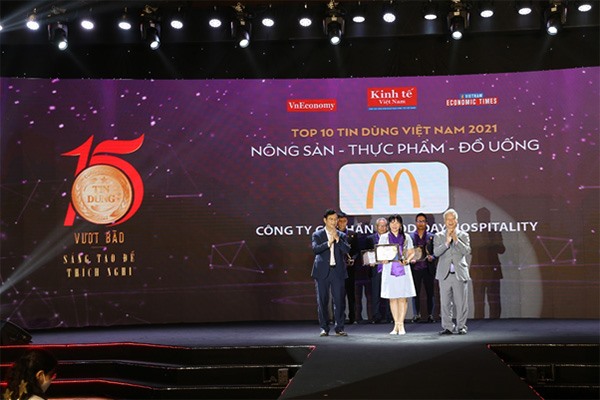 DESPITE STRONG COVID HEADWINDS MCDONALDS VIỆT NAM HAILED TOP 10 MOST TRUSTWORTHY COMPANIES IN THE SERVICES INDUSTRY IN 2021.