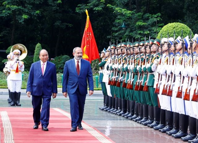 Vietnamese, Armenian PMs hold talks