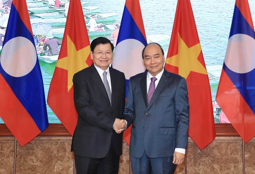 Vietnamese, Lao PMs: inter-gov’t committee meeting a success