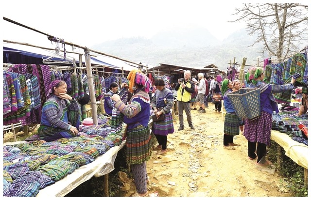 Mông peoples handicraft weaving preserved to boost tourism
