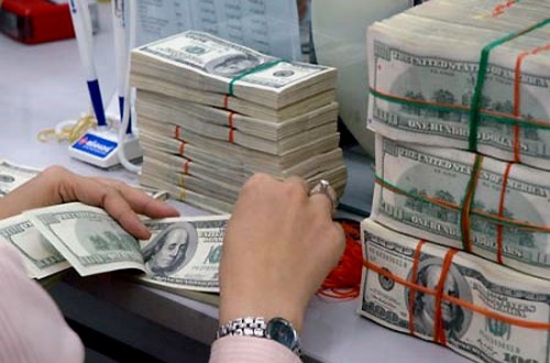 Dong Recovers Against Weakened Dollar Economy Vietnam News Hcm City Vns The Dong Has Continued To Gain Ground Against Us Dollar Rising Around Vnd21 100 Late Yesterday At Most Major Banks In