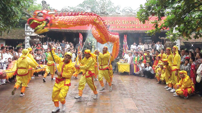 Tran Temple festival extends key ritual for pilgrims' benefit