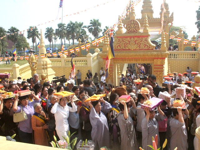 Buddhist Kathina grand ceremony held in Ha Noi