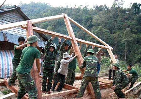 Permanent home: Border guards of Lai Chau Province help La Hu ethnic people build houses in their new settlement village in Muong Te District. Permanent home: Border guards of Lai Chau Province help La Hu ethnic people build houses in their new settlement village in Muong Te District.