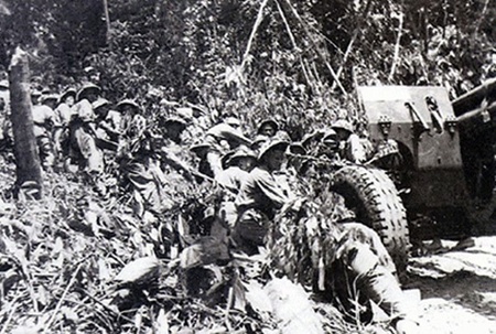 Battle music: Vietnamese soldiers pull a heavy cannon over a slope to the battle of Dien Bien Phu. Composer Hoang Van, who wrote the song Ho Keo Phao (The Song of Cannon Pulling), will join a pilgimage to the historic site. Battle music: Vietnamese soldiers pull a heavy cannon over a slope to the battle of Dien Bien Phu. Composer Hoang Van, who wrote the song Ho Keo Phao (The Song of Cannon Pulling), will join a pilgimage to the historic site.
