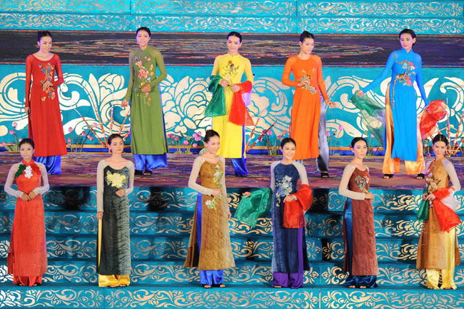 Ao dai shows fail to impress