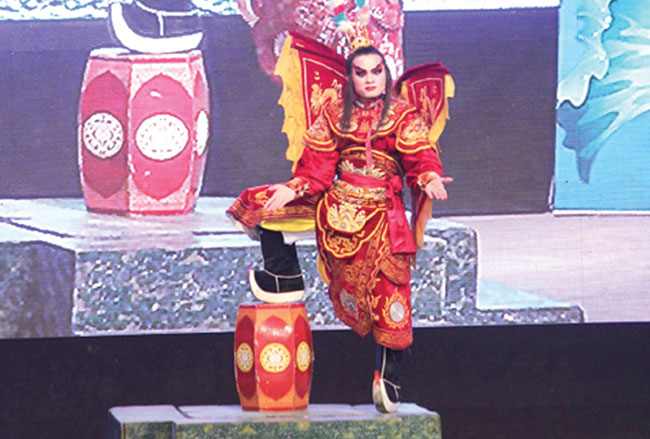 Tuong actors mix it up for Tet