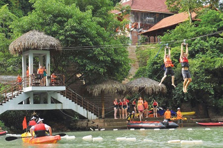 Tourist numbers drop, then rise again