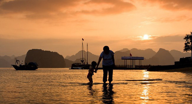 Ha Long among top nine sunset selfie spots in SE Asia