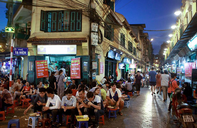 Ha Noi eateries return to normalcy