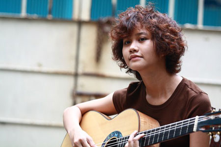 Singer Le Cat Trong Ly. Songstress back at Manzi for winter show