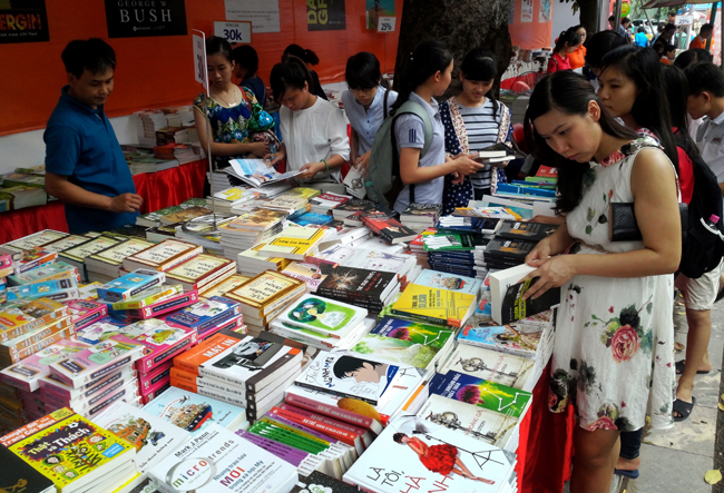 Book fair enhances VN reading culture