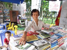 Retired woman inspires reading for free