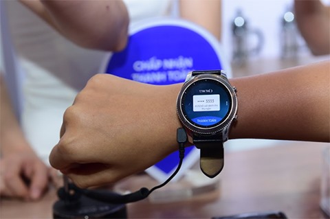 Gear S3 allows safe, convenient, and safe bill payments without the need for mobile phones or wallets.