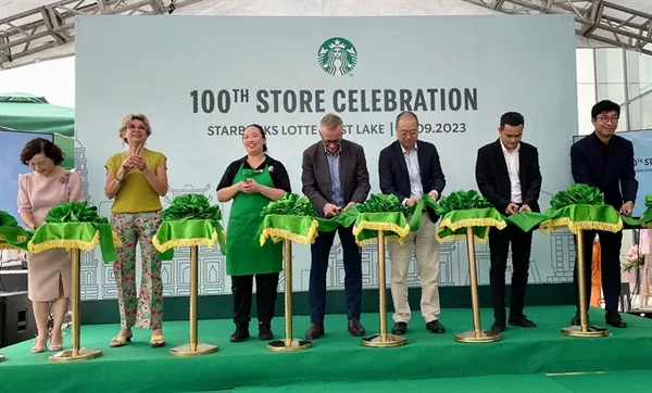 Starbucks celebrates the 100-store milestone in 10-year journey in Việt Nam