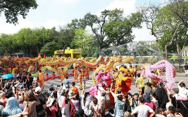 Hà Nội's Autumn Festival&nbsp;shines spotlight on culture,&nbsp;performances
