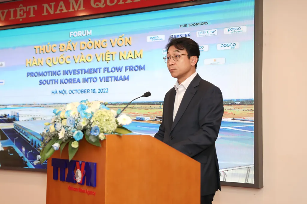 Mr. Bae Yong Geun, vice president of the Korean Chamber of Business in Vietnam, speaks at the event. VNS Photo Doan Tung