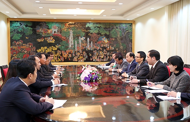 Deputy PM greets Cambodian industry minister